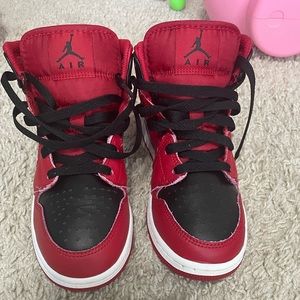 Jordan 1 Red,black and white
